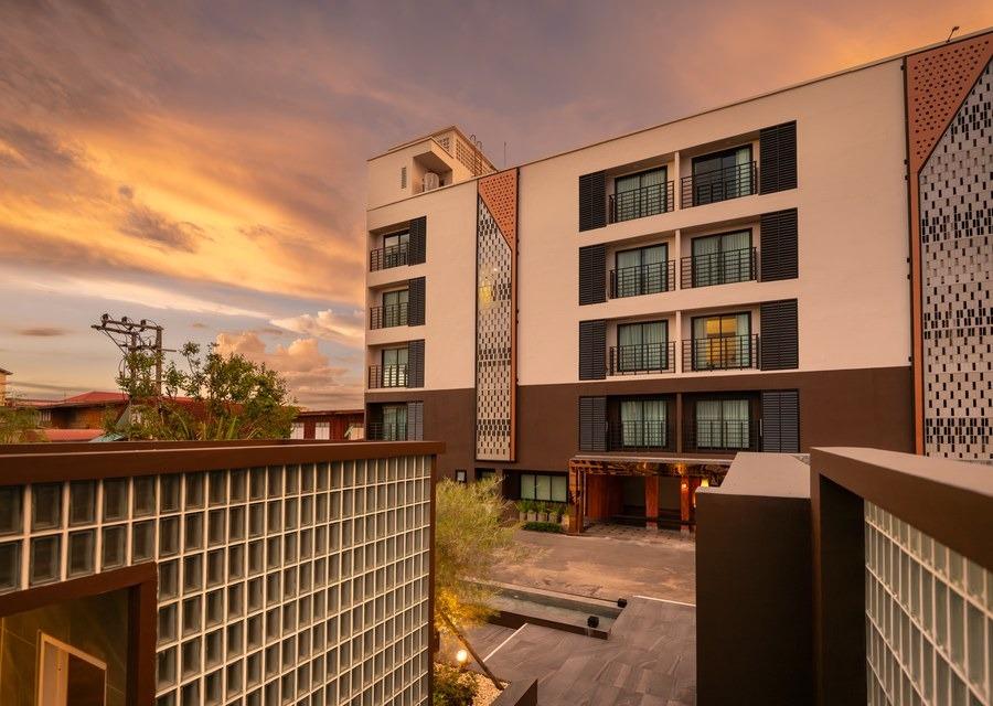 Wang Kaew Hotel in central Phitsanulok at sunset